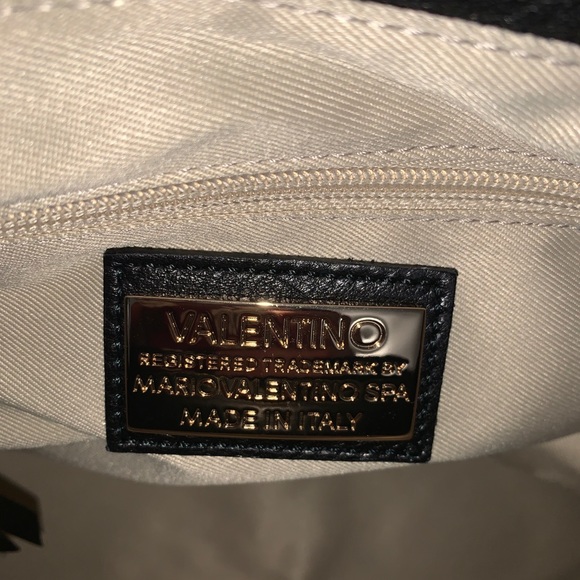 Valentino by Mario Valentino Black soft leather shoulder bag. - Picture 9 of 13